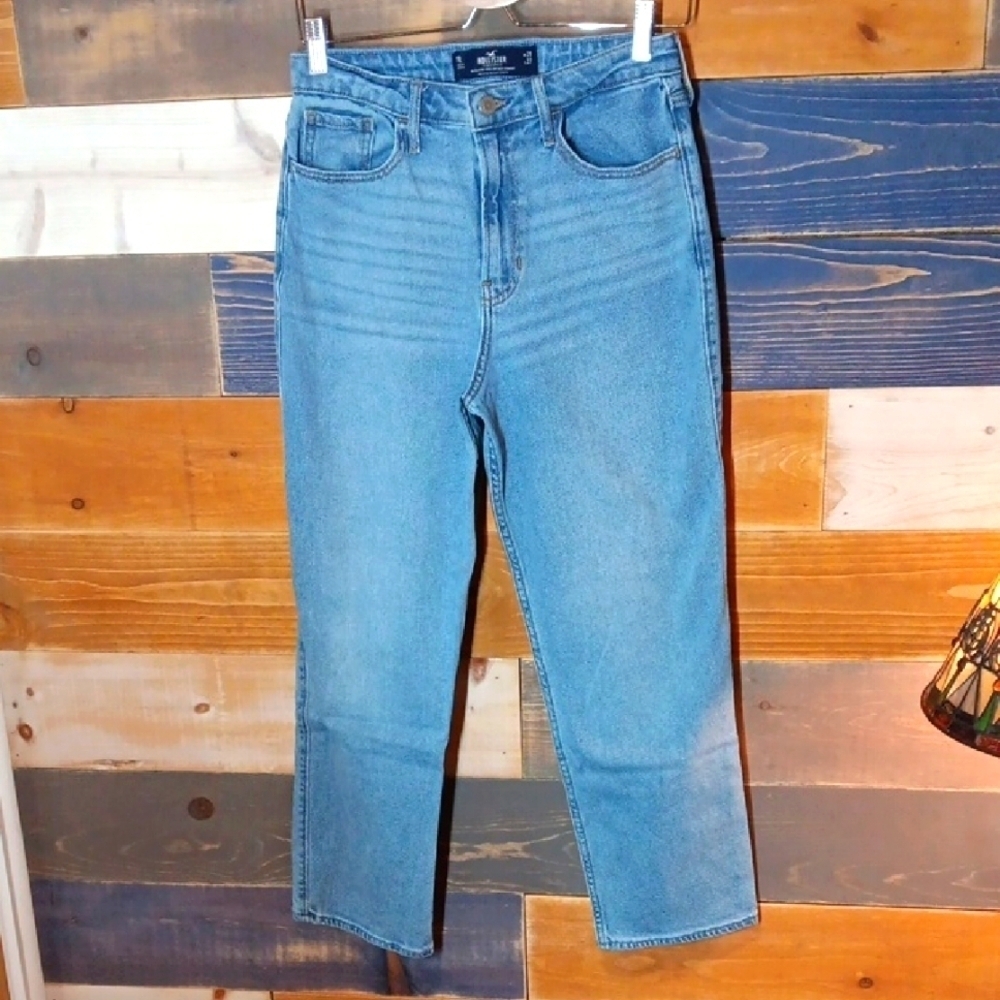 Hollister Ultra High-Rise Vintage Straight Jeans 28